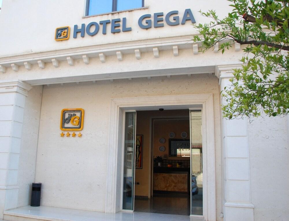 Hotel Gega Berat Exteriör bild